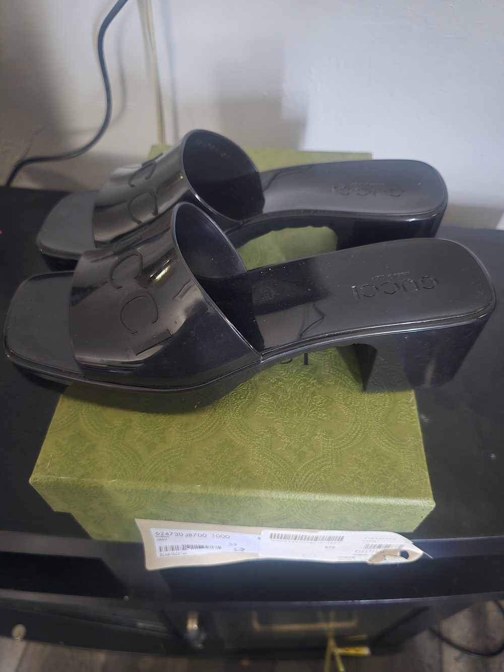 Gucci Women’s Black Patent Slide Sandals - Picture 2 of 7